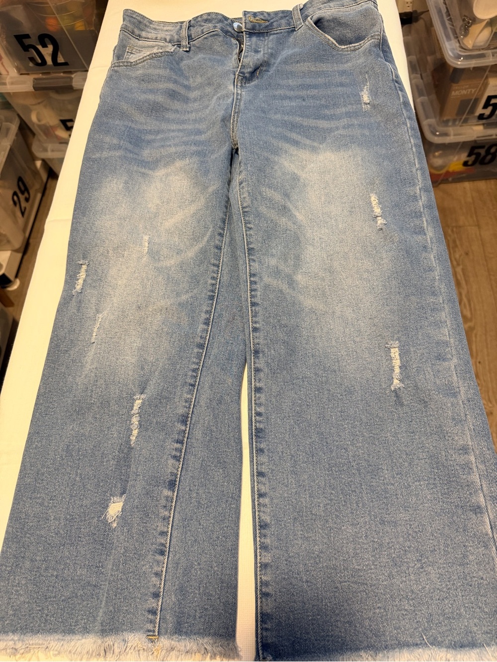 🔹Composition Women’s Distressed jeans..Sz 29” waist/ 22” inseam